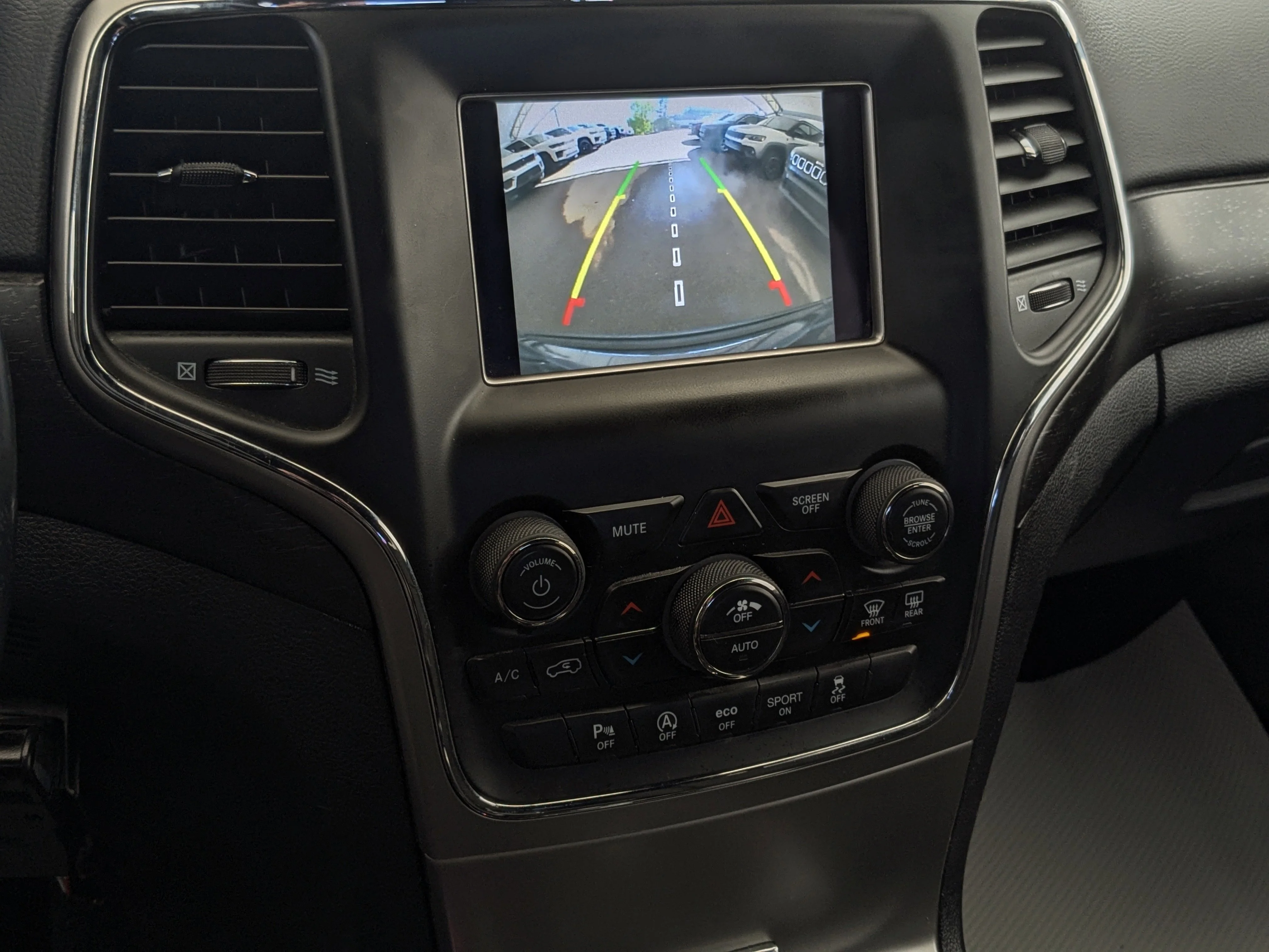 Used 2018 Black Jeep Laredo - - 3.6L Pentastar V6 - Quadra-Trac I 4x4 - Keyless Go - ParkView & ParkSense & More! image 23