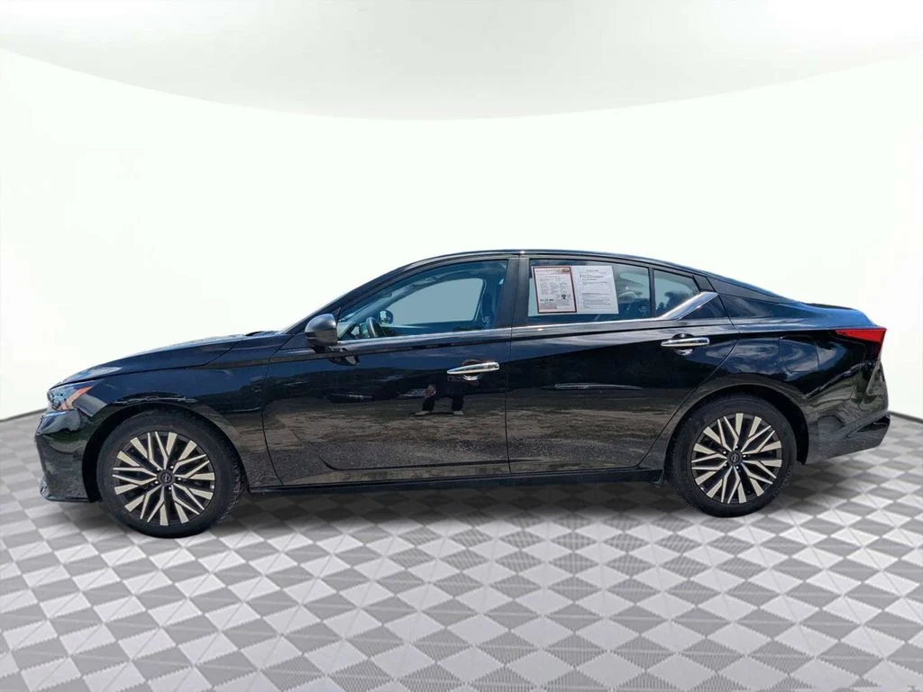 2025 Nissan Altima SV - Photo 6