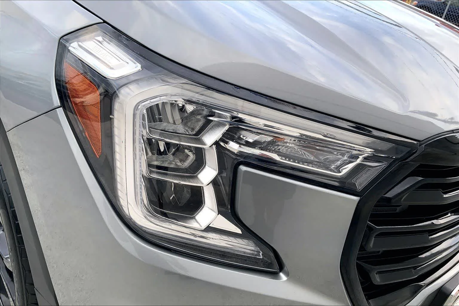 Used 2023 Sterling Metallic GMC SLE image 31