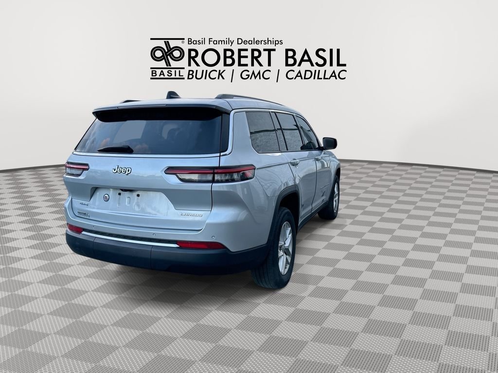 Used 2023 Silver Jeep Laredo image 8