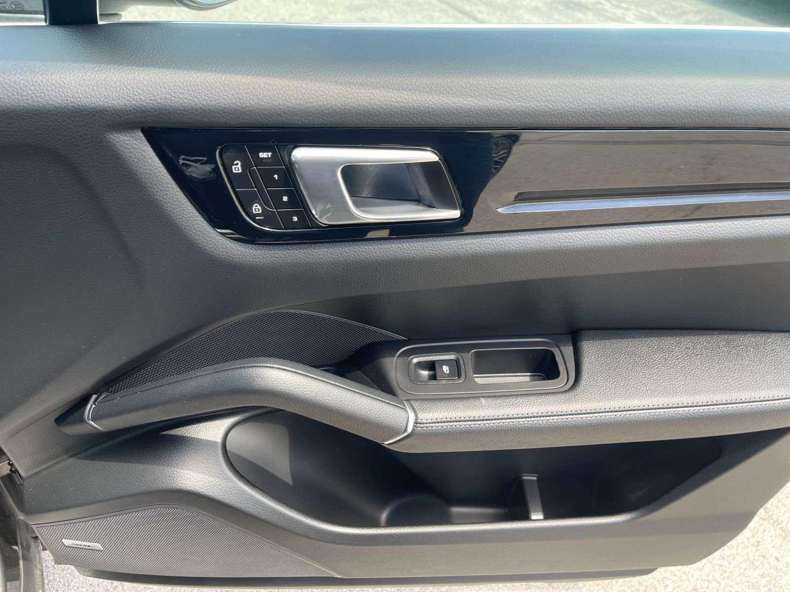 Used 2023  Porsche Base image 20