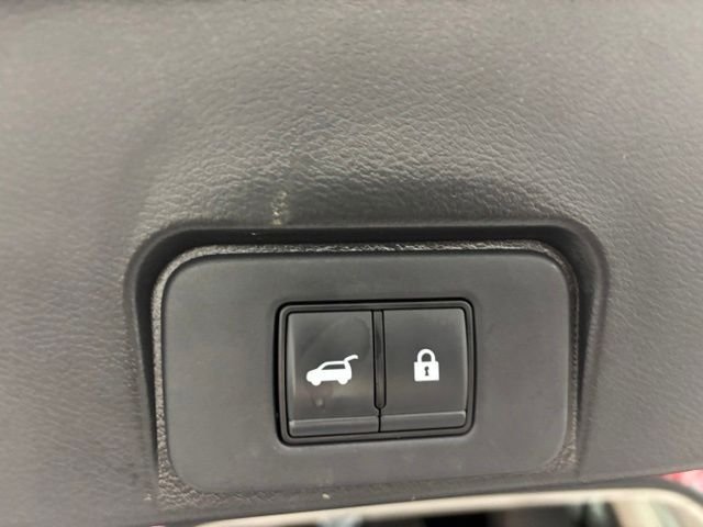 Used 2022 Red Nissan SV image 10