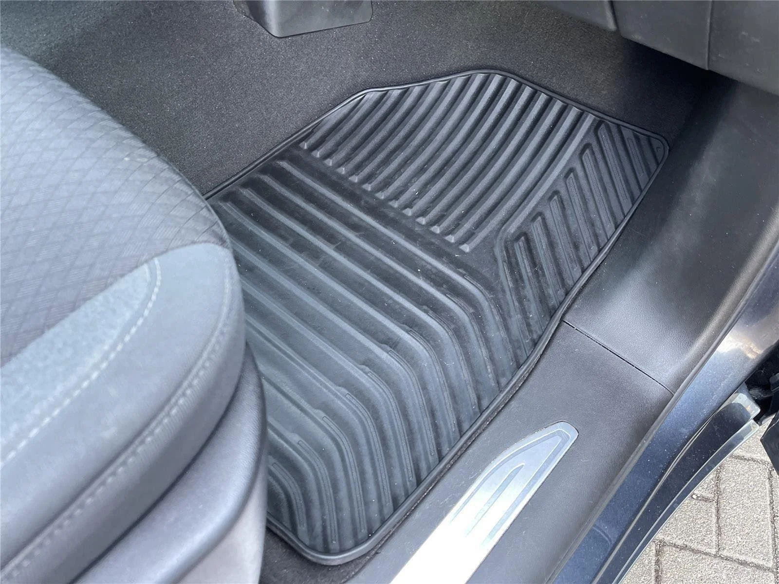 Used 2022 Shadow Gray Metallic Chevrolet RST image 32