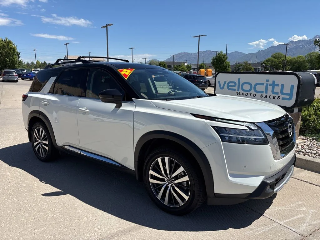 2022 Nissan Pathfinder Platinum 4WD's photo
