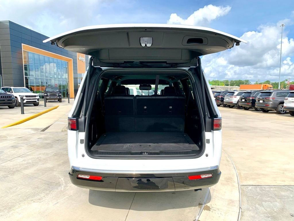 Used 2025 White Jeep Series II image 21