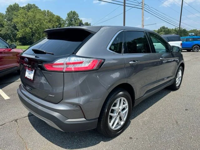 Used 2024 Gray Ford SEL image 8