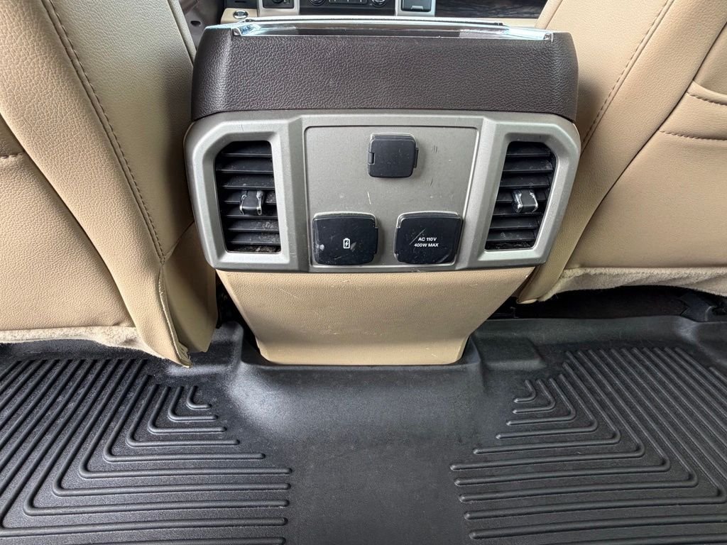 Used 2020  Ford Lariat image 33
