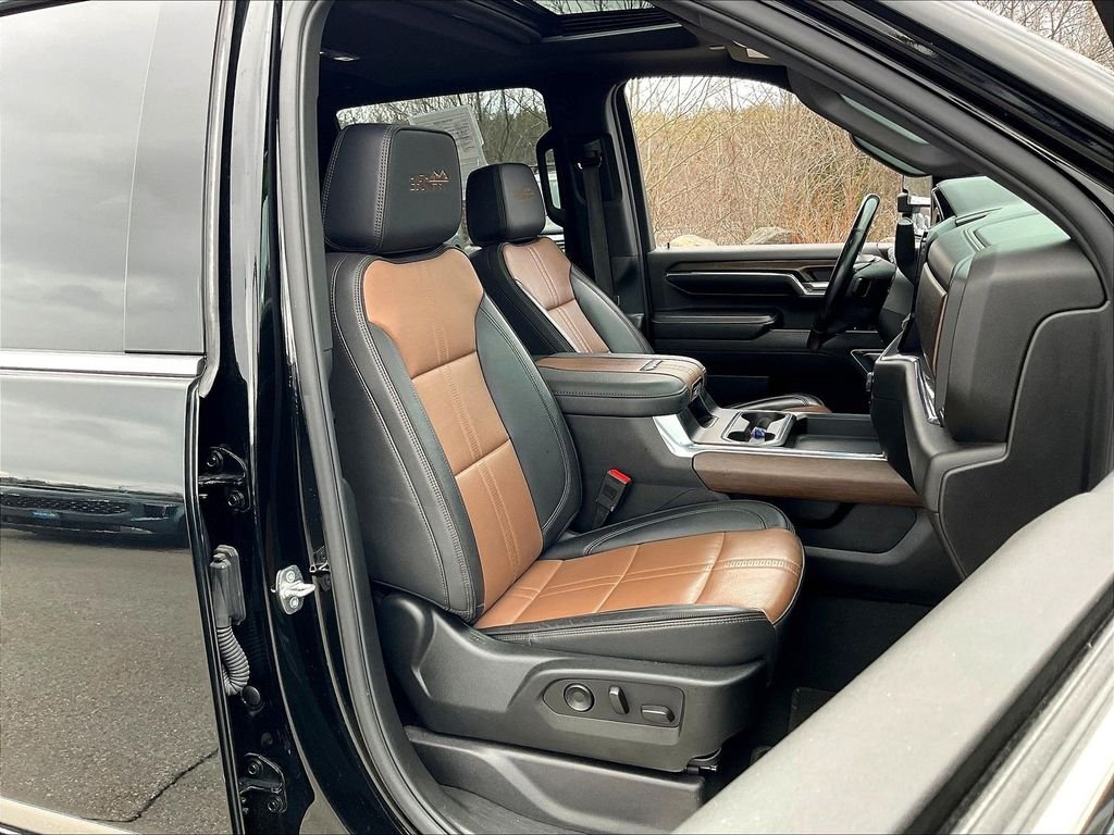 Used 2024 Black Chevrolet High Country image 10