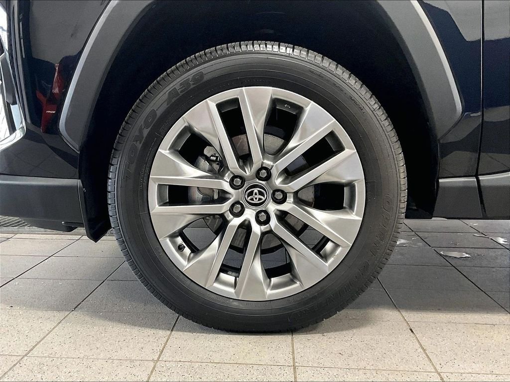 Used 2025 Black Toyota XLE Premium image 7