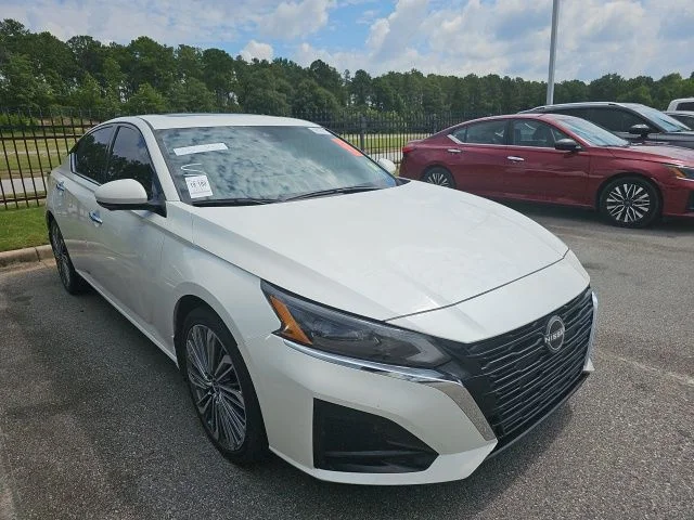 Used 2023 White Nissan 2.5 SL image 8
