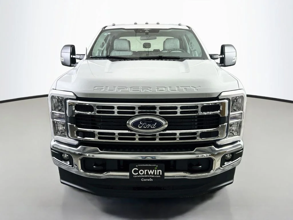 New 2026 Oxford White Ford XLT image 4