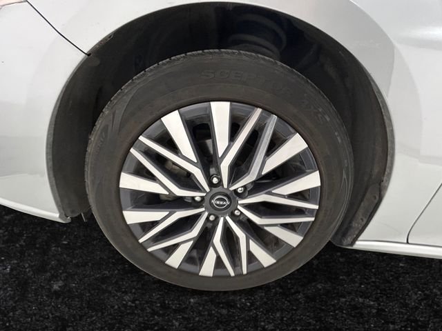 Used 2023 Silver Nissan 2.5 SV image 27