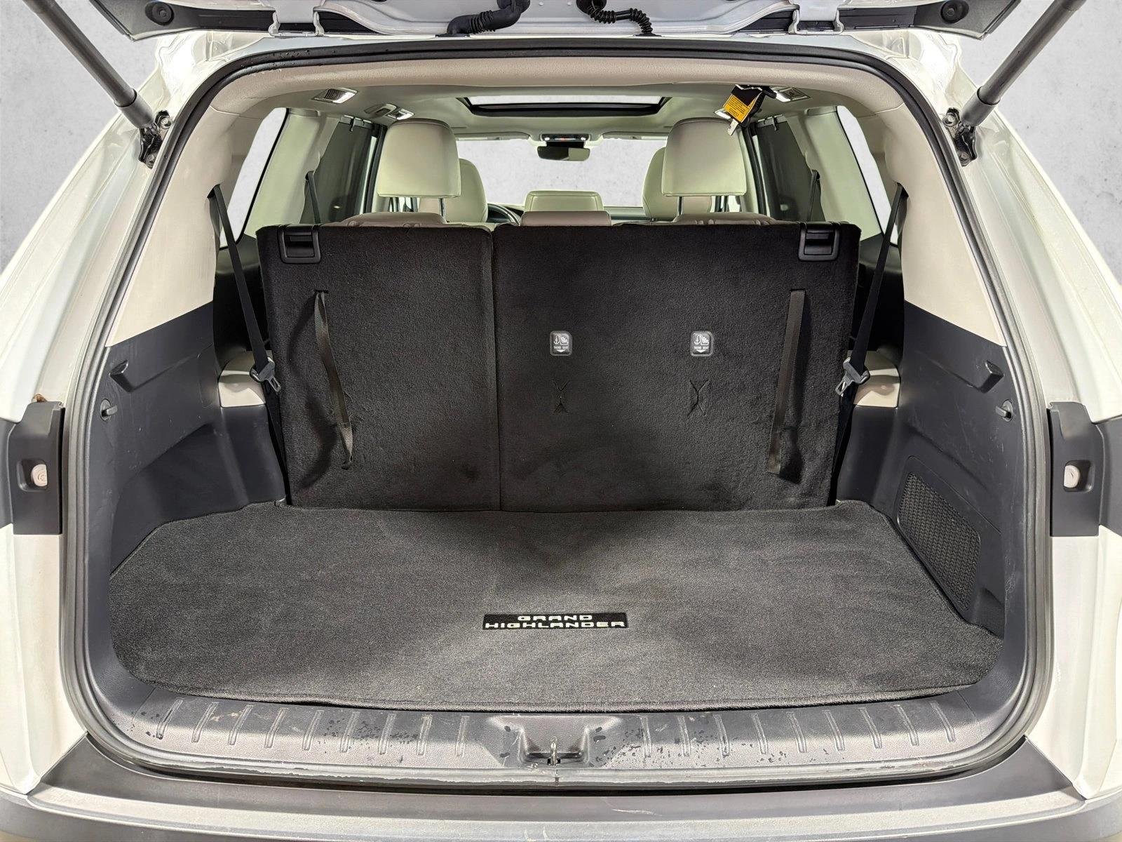 Used 2024 Wind Chill Pearl Toyota XLE image 19