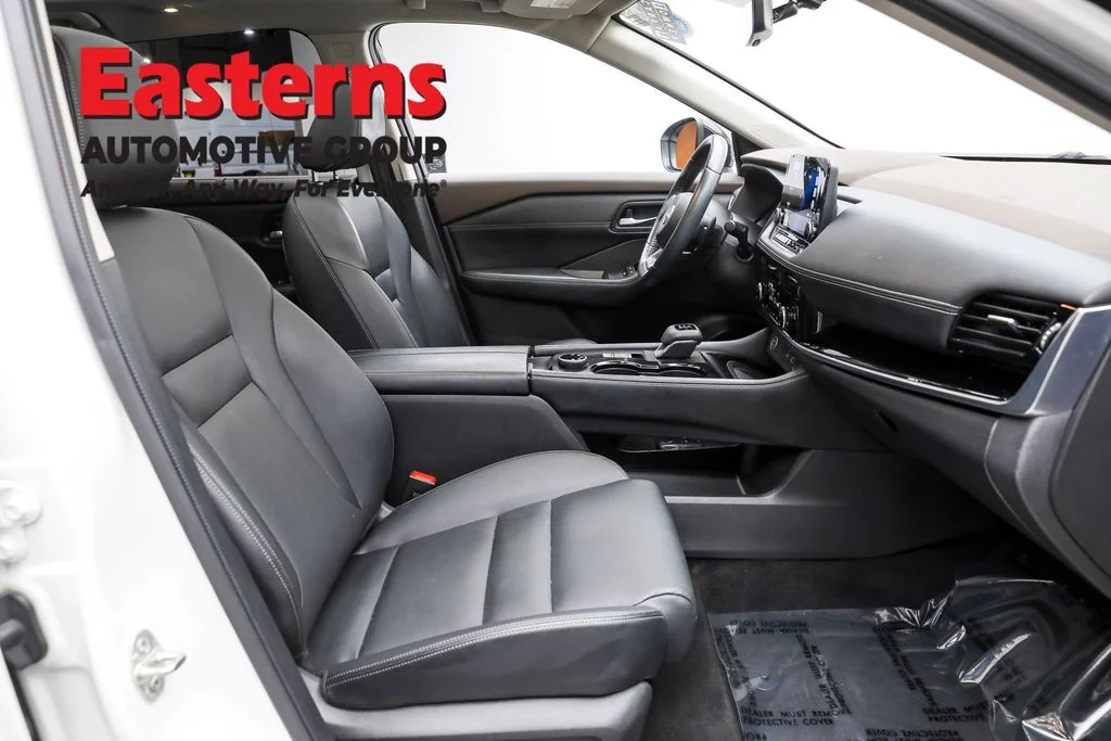 Used 2023 White Nissan SL image 27