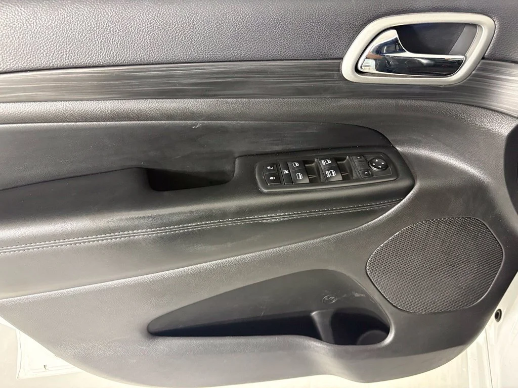Used 2019 White Jeep Altitude image 19
