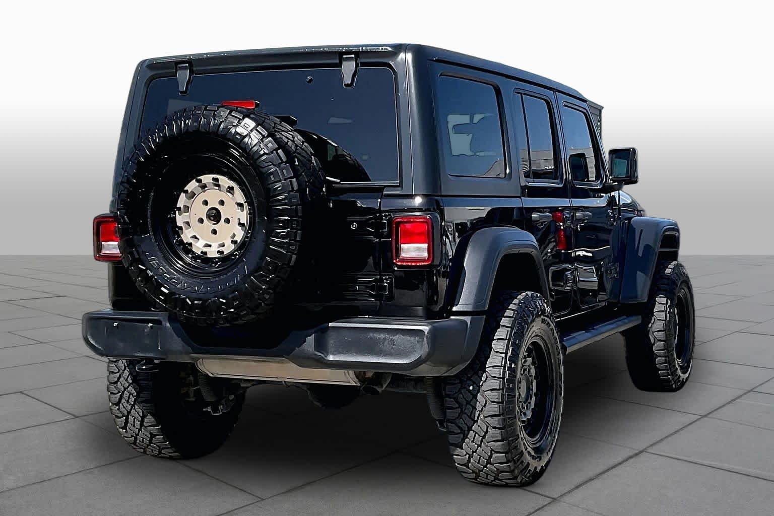 Used 2018 Black Clearcoat Jeep Sport S image 12