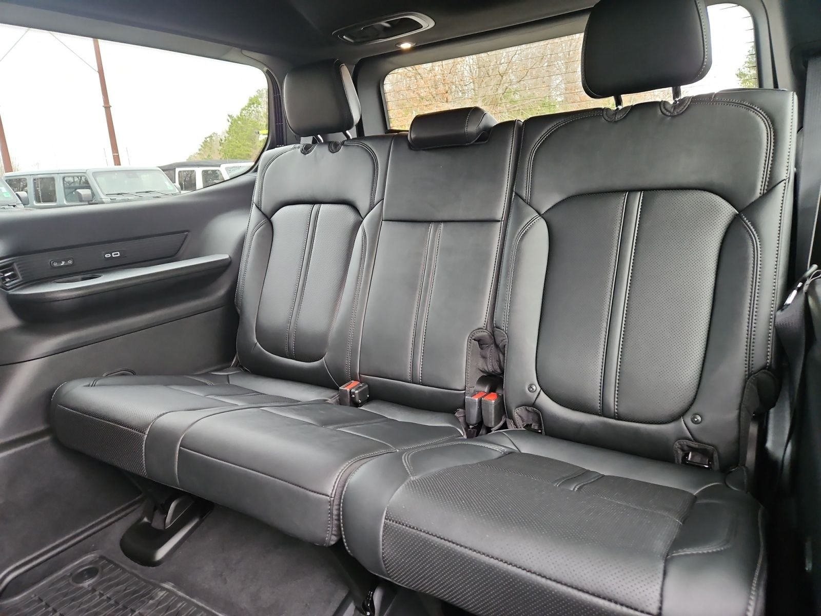 New 2026 Silver-Zynith Exterior Paint Jeep Limited Altitude image 20