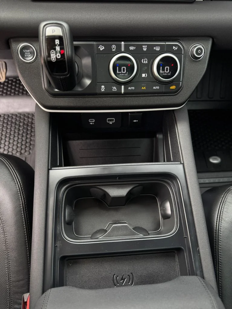 Used 2022 Santorini Black Metallic Land Rover SE image 20