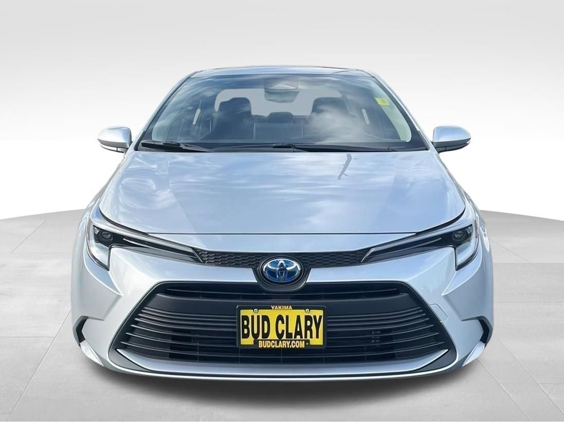 2025 Toyota Corolla LE - Photo 10