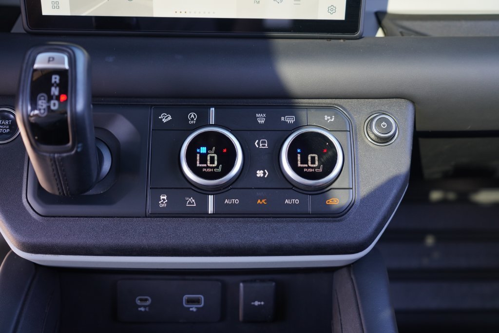 Used 2023  Land Rover S image 20