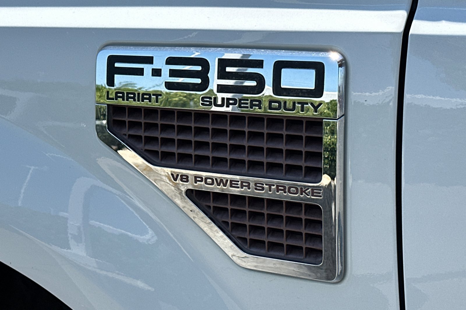 Used 2010 White Ford  image 25