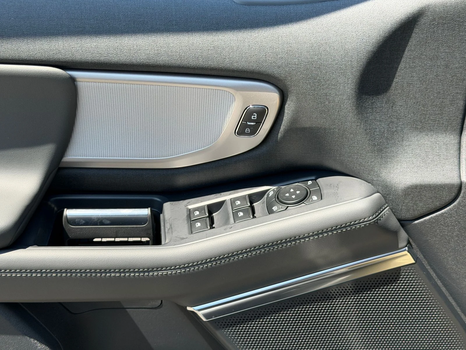 New 2027 Glacier Gray Metallic Tri-Coat Ford Active image 39