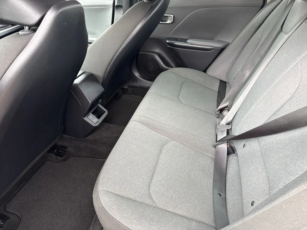 Used 2025 White Kia LXS image 16