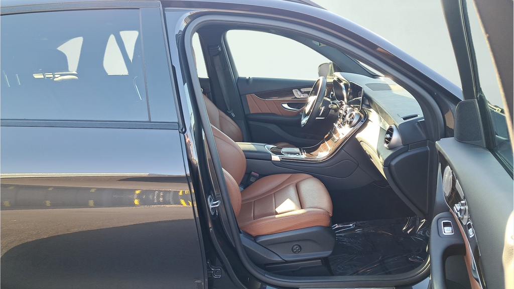 Used 2021  Mercedes-Benz GLC 300 image 15