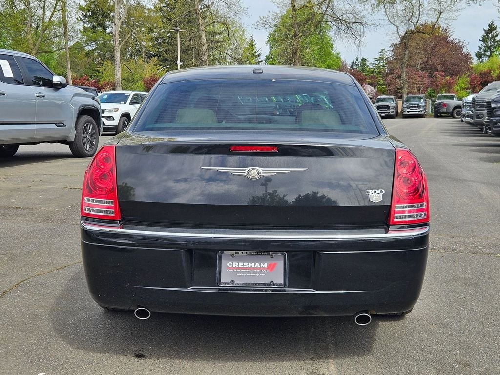 Used 2009 Brilliant Black Chrysler Hemi image 6