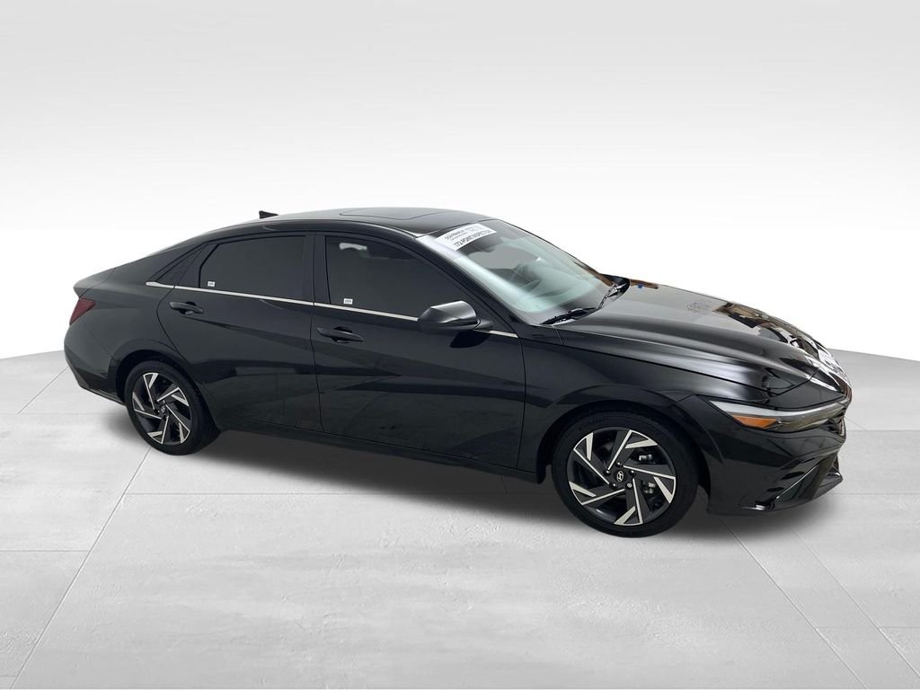 2025 Hyundai Elantra SEL - Photo 6