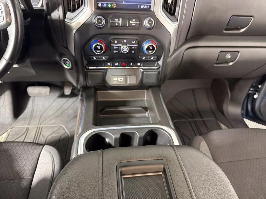 Used 2022  Chevrolet RST image 18