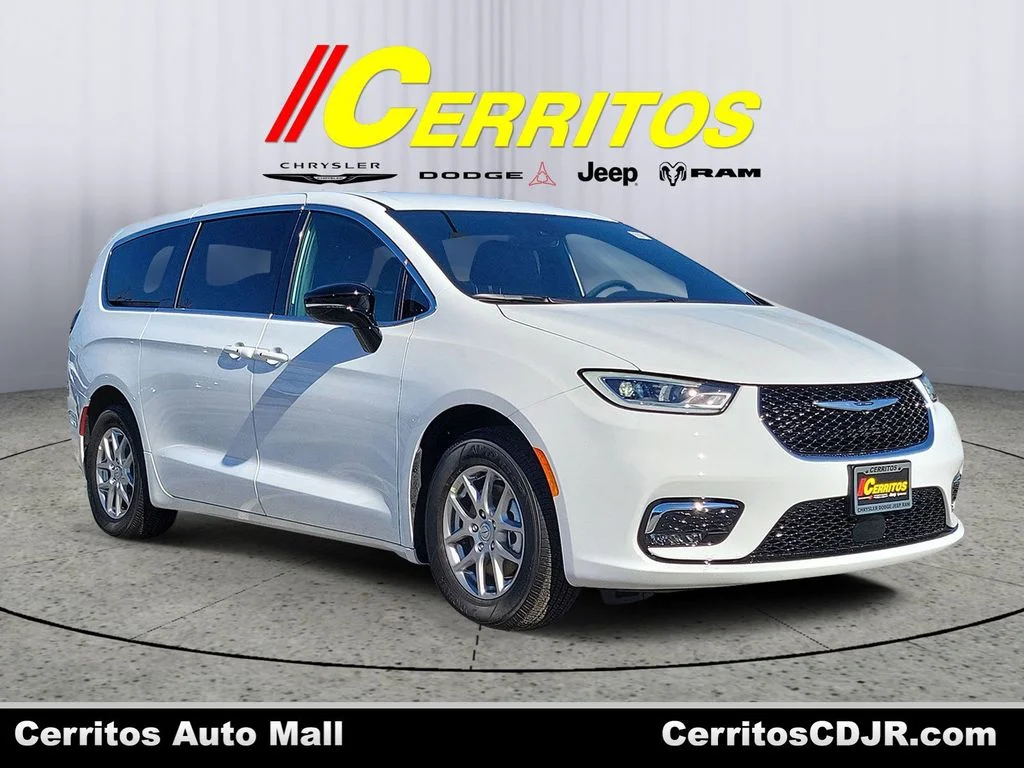 2026 Chrysler Pacifica Select's photo