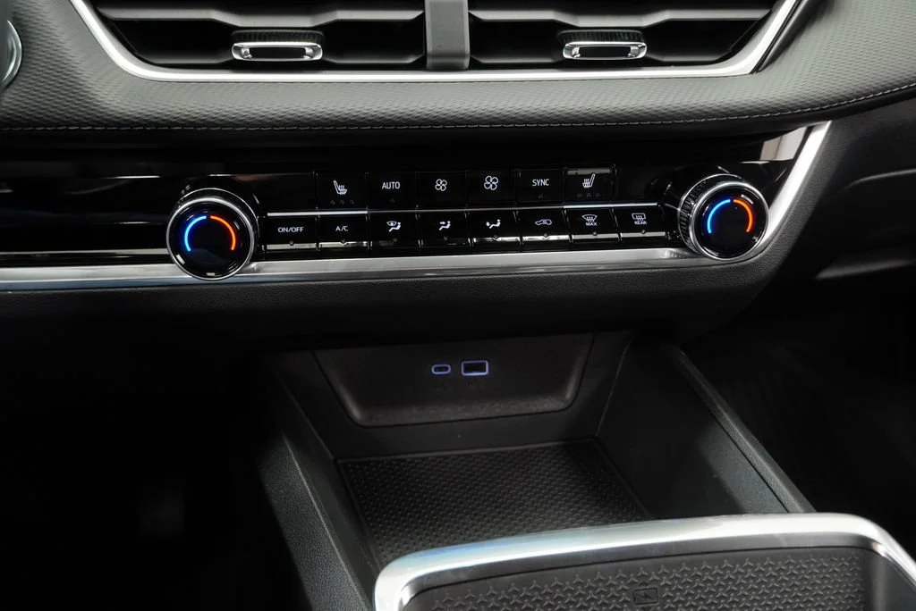 New 2027 Summit White Chevrolet LT image 18