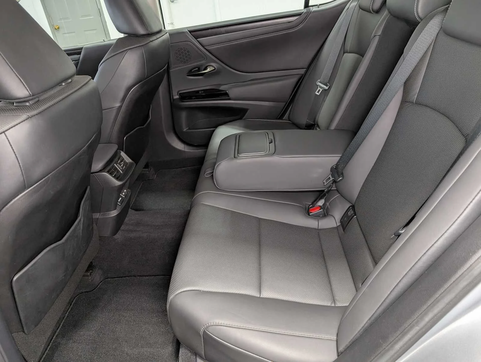 Used 2023 Iridium Lexus  image 23
