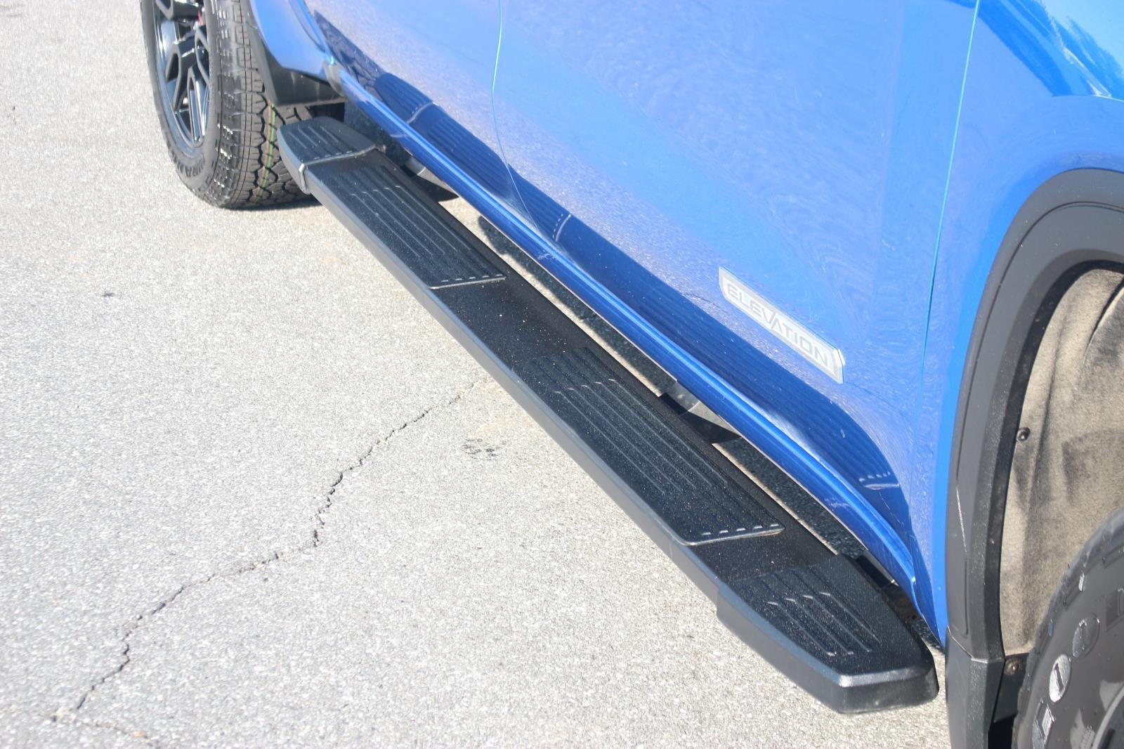 Used 2022 Dynamic Blue Metallic GMC Elevation image 10