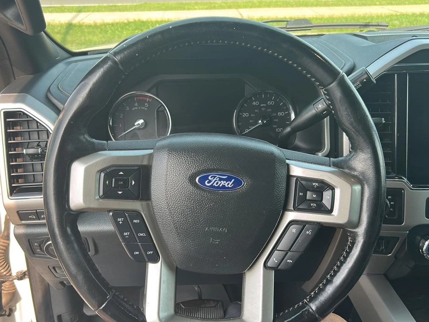 Used 2022 Oxford White Ford Lariat image 29