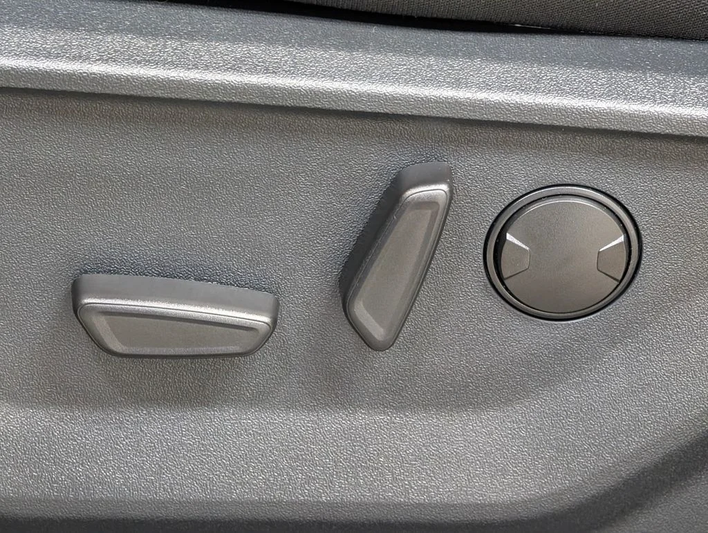 New 2026 Iconic Silver Metallic Ford XLT image 16