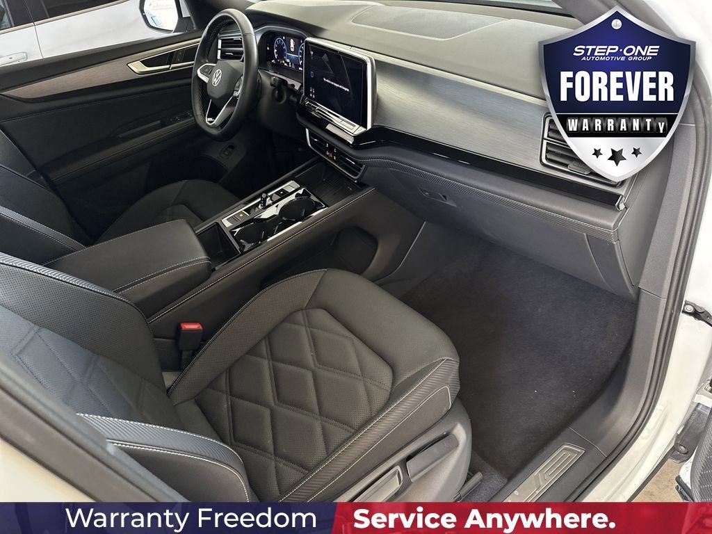 Used 2025  Volkswagen 2.0T SE w/Technology image 38