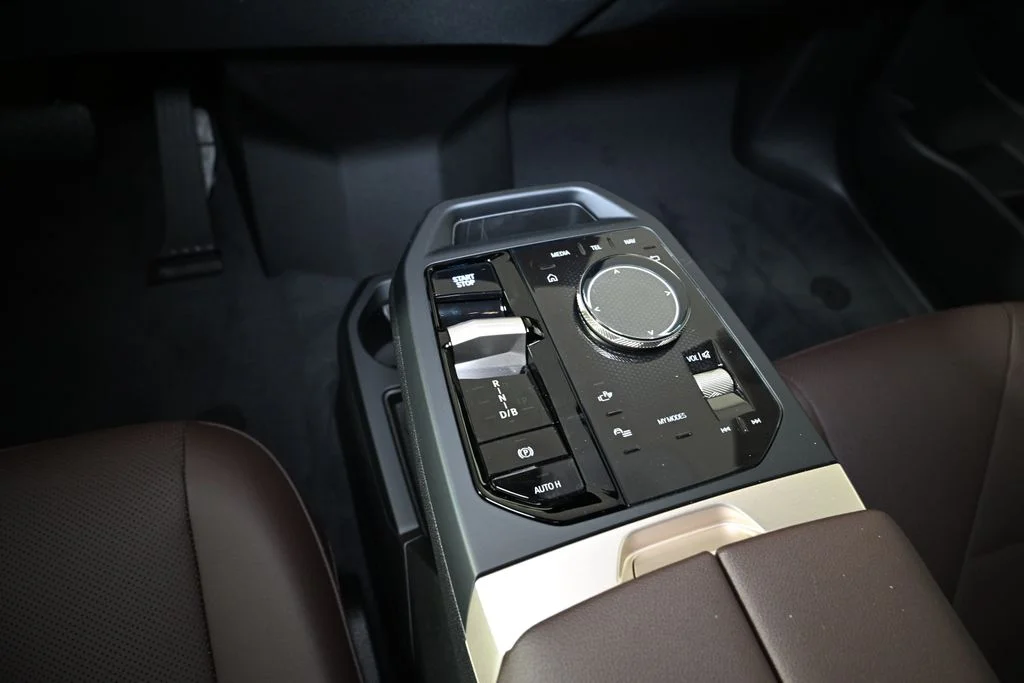 2026 BMW iX 45 - Photo 19