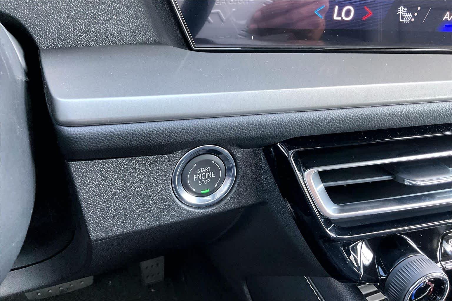 2027 Chevrolet Traverse LT - Photo 20