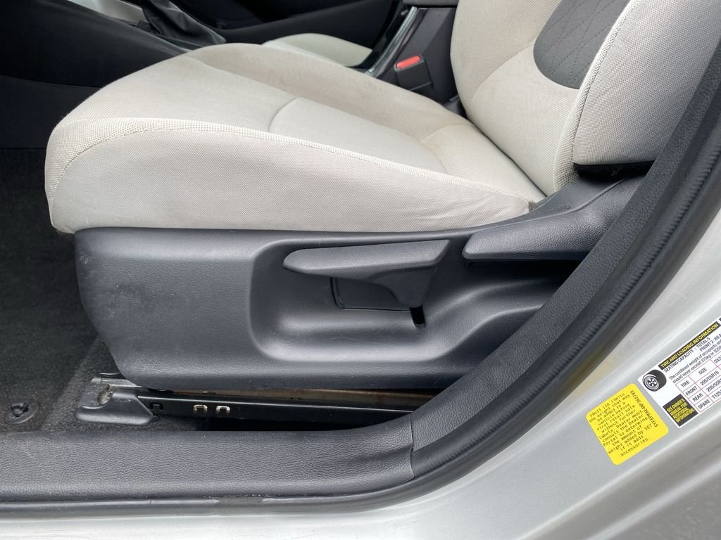 2022 Toyota Corolla LE - Photo 18