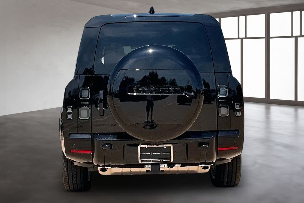New 2026 Santorini Black LAND ROVER X-Dynamic SE image 4