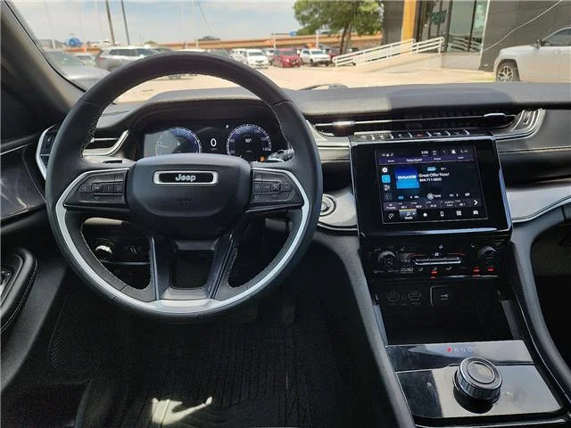 Used 2023 White Jeep Altitude 4x4 image 10