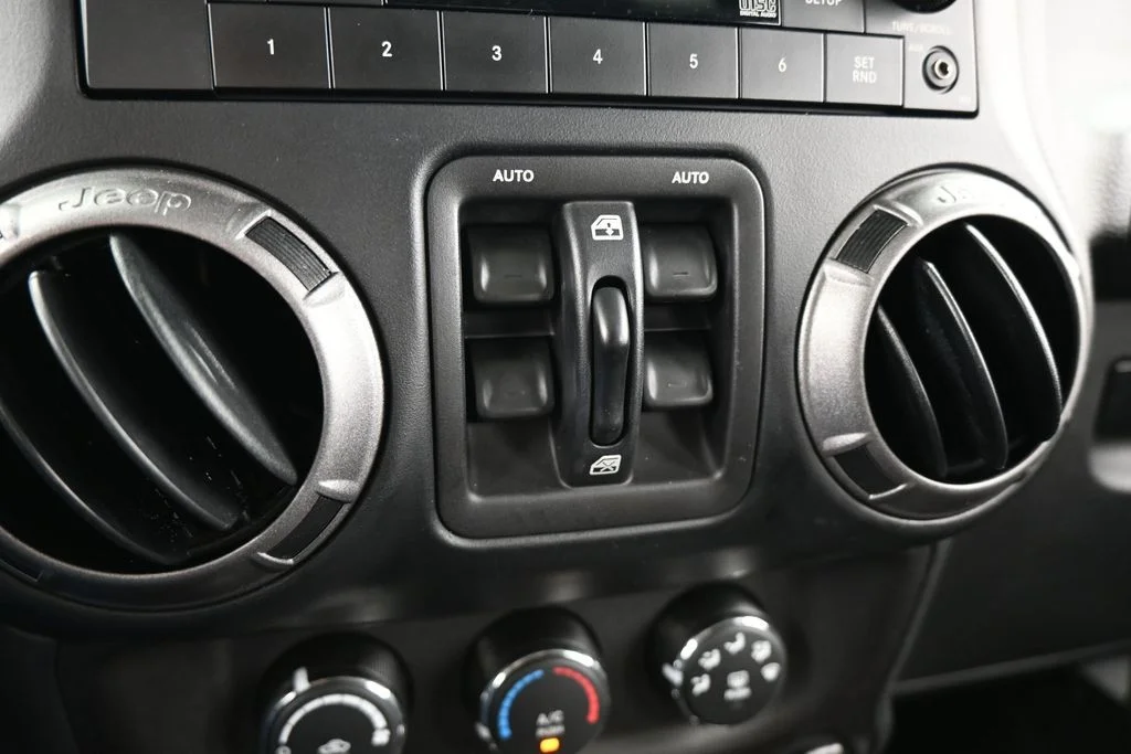 Used 2018 Bright White Clearcoat Jeep Unlimited Sport image 17