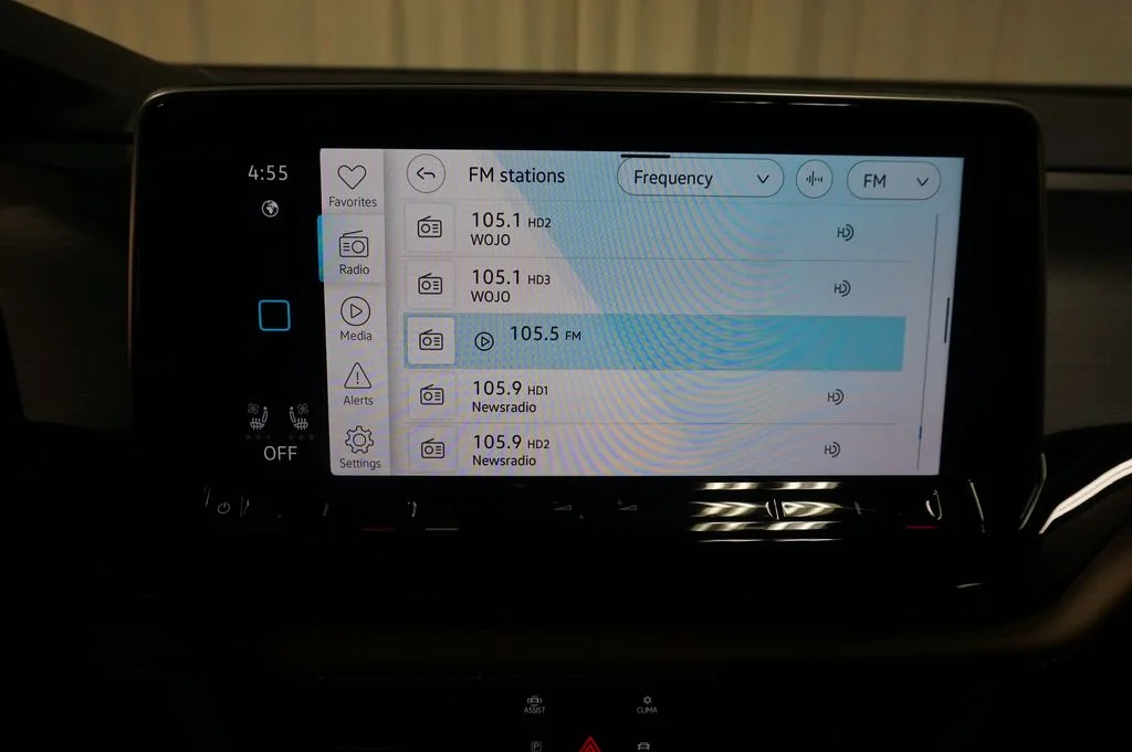 New 2026 Opal White Volkswagen 2.0T SE w/Technology image 15