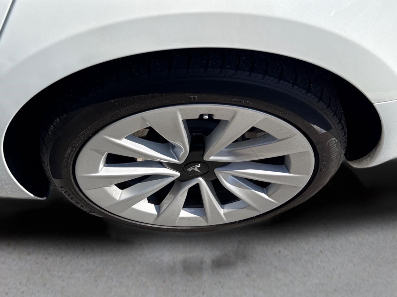 Used 2023  Tesla  image 7