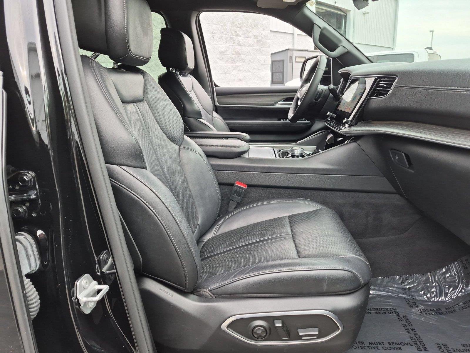Used 2024 Diamond Black Crystal Pearlcoat Jeep Series II image 35