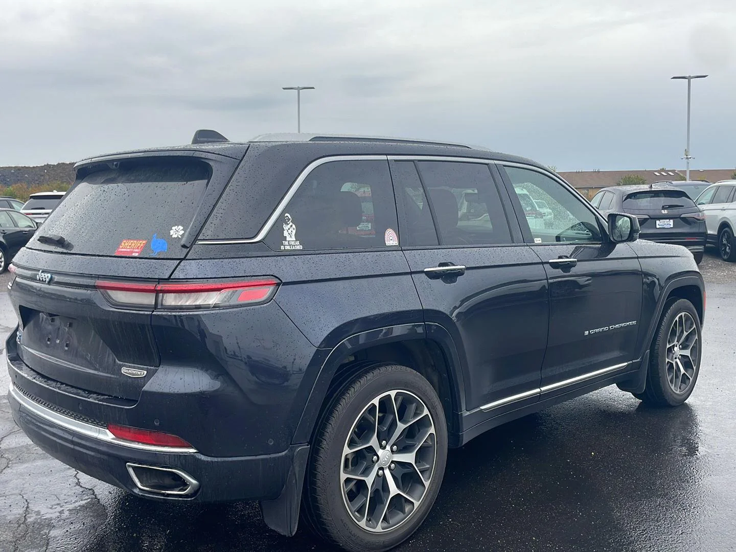 Used 2022 Midnight Sky Jeep Summit Reserve image 8