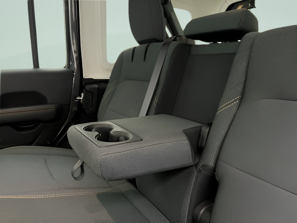 Used 2025 Crystal Metallic Jeep Sahara 4xe image 23