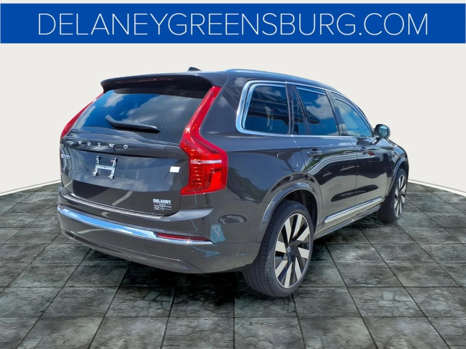 Used 2023 Platinum Gray Metallic Volvo Ultimate image 3